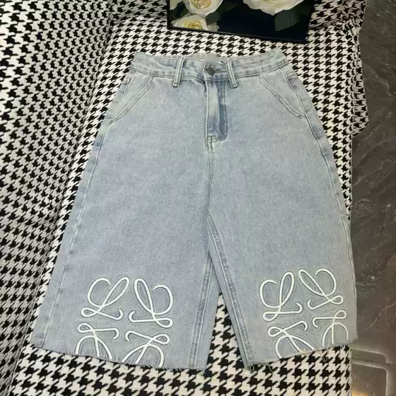 25 Spring New Style Logo Embroidered Raw Edge High Waist Slim Denim Shorts Women's Shorts