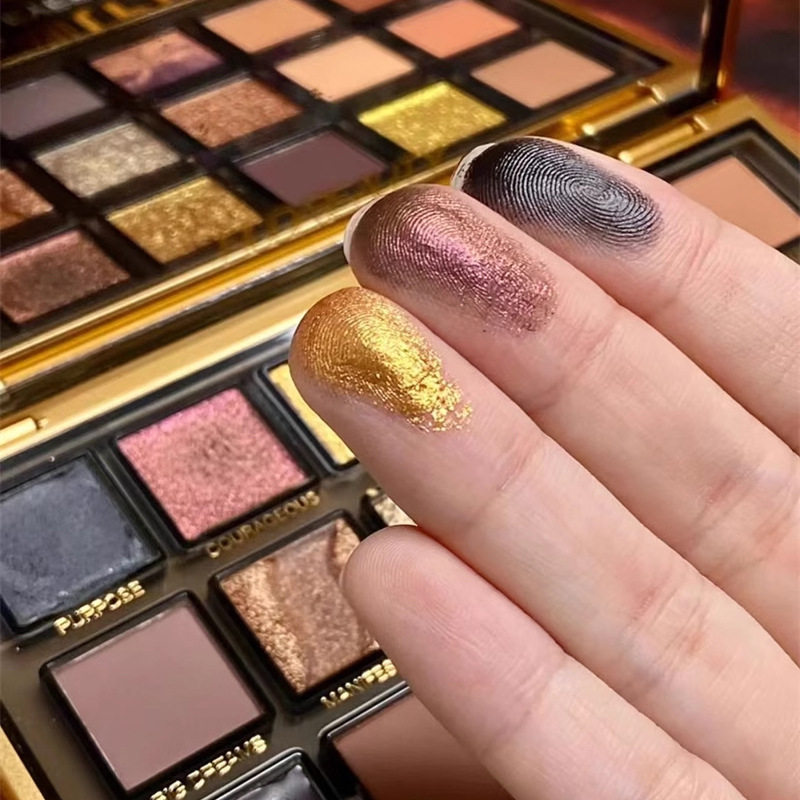 New Product 18-Color Eye Shadow Three-Layer Eye Shadow Palette Matte Pearlescent Earth Color Blush Fine Glitter All-In-One Eye Shadow Palette Only for Export