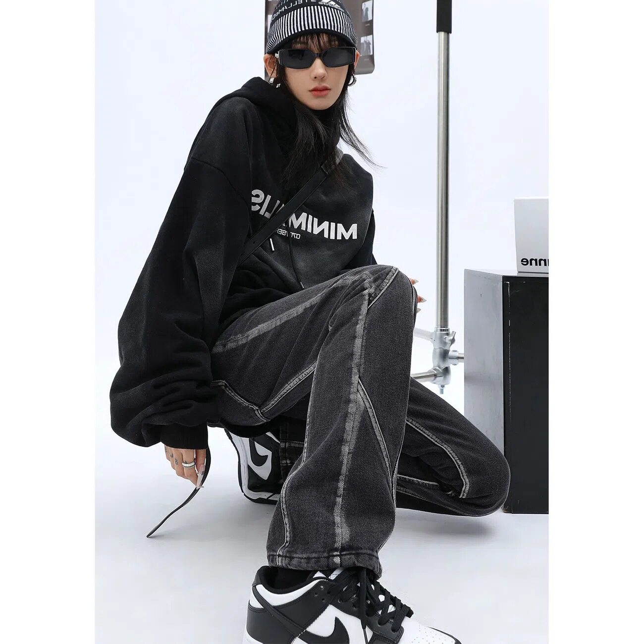 High Waisted Vintage Wash Wide Leg Jeans for Women Loose Fit Flared Hem Versatile Style Spring Fashion Wholesale