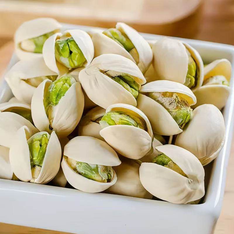 Almond nuts pistachios cashew nuts Hawaiian nuts all kinds of nuts fried candied fruit factory direct wholesale generation