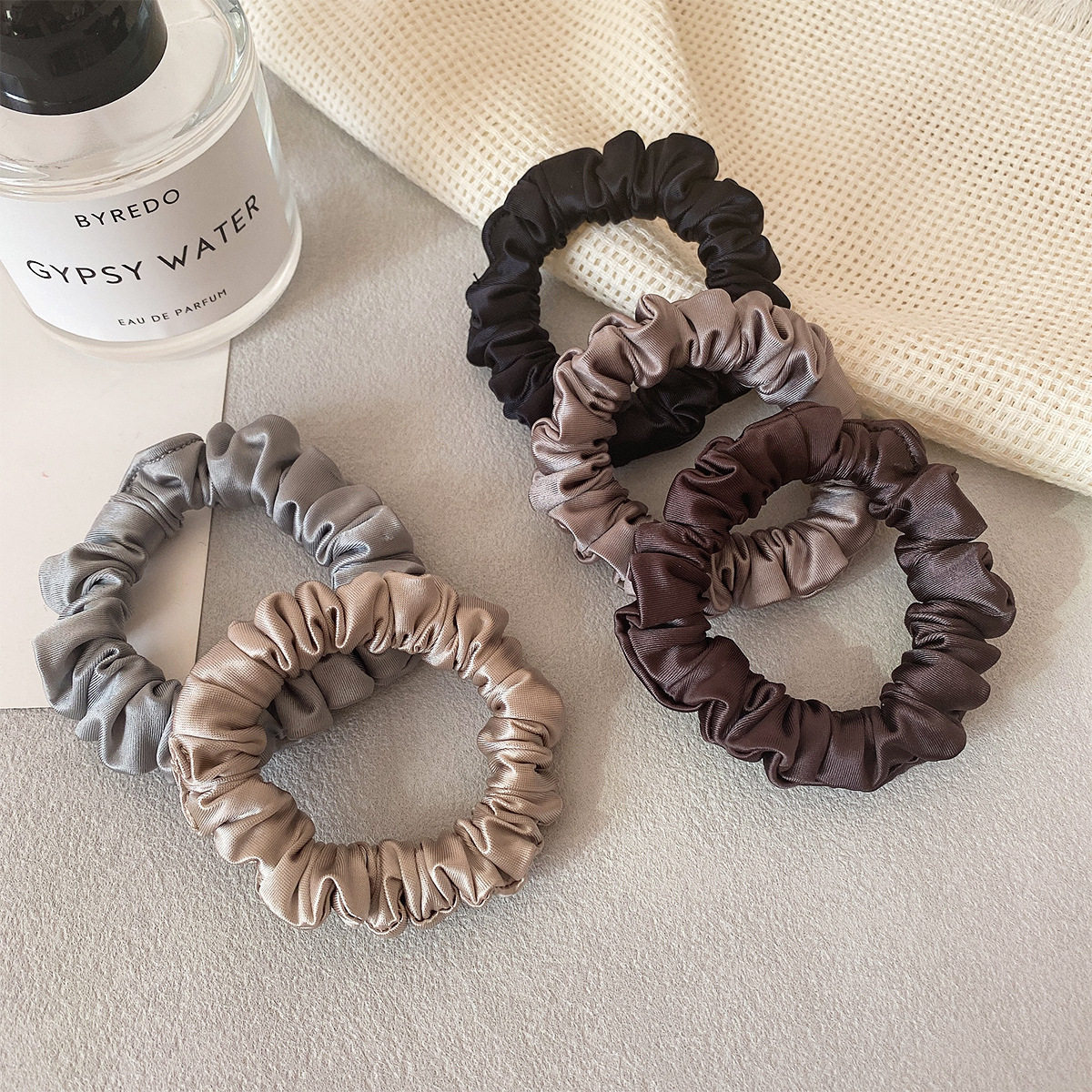 Korean Style High-End Satin Small Intestine Hair Band, High Elasticity and Durable Rubber Band That Does Not Hurt Hair, Hair Rope, Ball Head Hair Accessory for Women