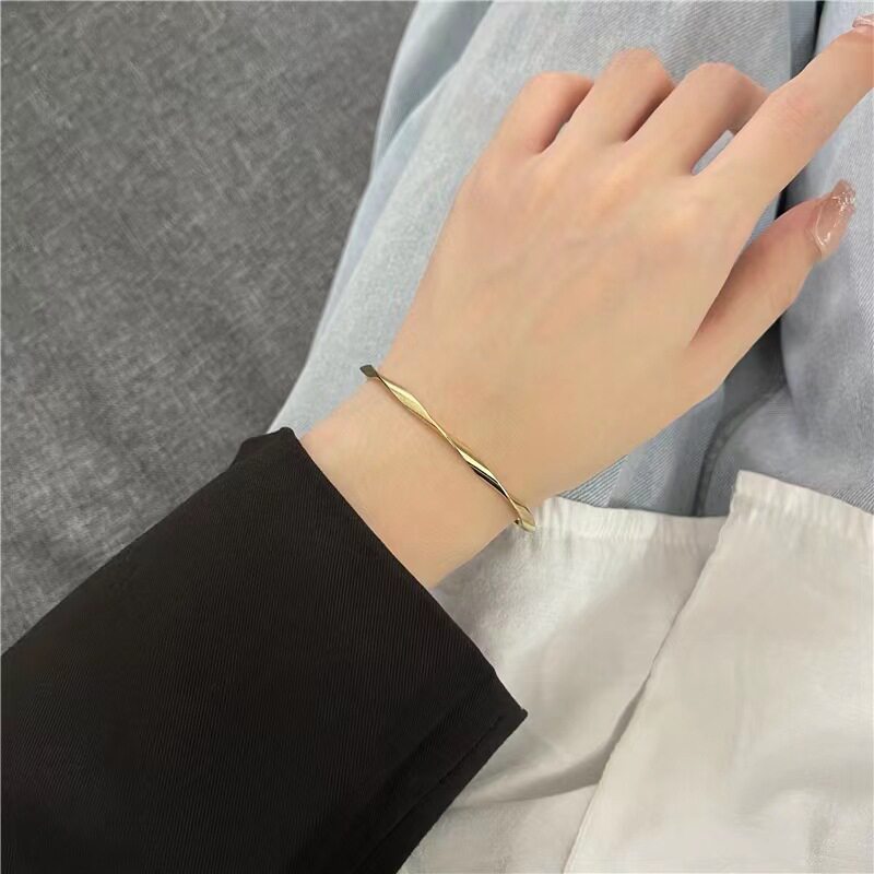 Amazon Explosions Jewelry Twist Simple Fashion Bracelet High Sense New Style Bracelet Instagram Style Women's Bracelet