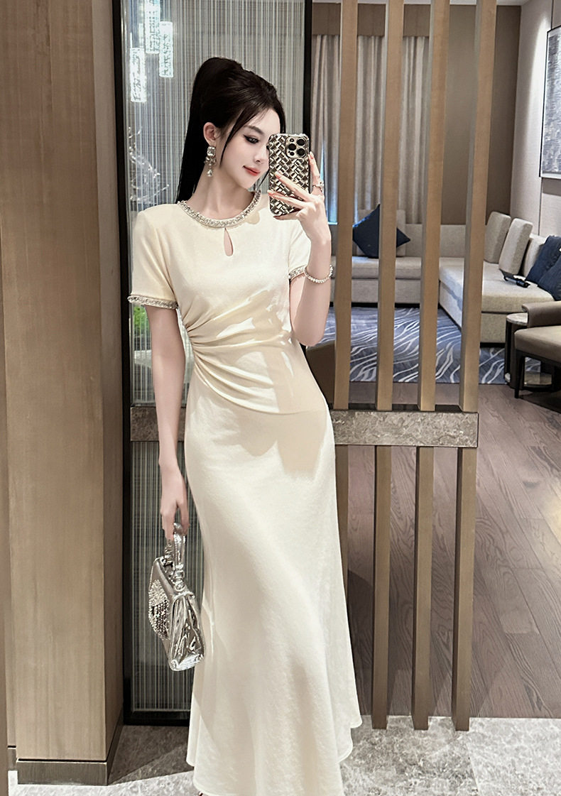 Đầm dự tiệc trắng tay ngắn cổ tròn chất liệu polyester phối visco, form ôm body, thiết kế nhăn tinh tế, phù hợp mùa hè 2025 — [Màu hồng đào] chi tiết 1