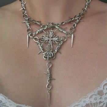 Niche Design Sense Ins Thorn Cross Pendant Clavicle Chain Heart Internet Celebrity Hip-Hop Didi Bouncing Cold Wind Necklace
