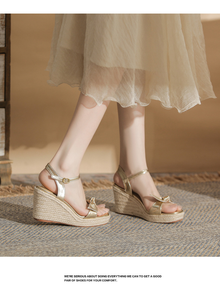 Sandal nữ quai một chữ gót xuồng đế cao 9cm nơ đính phối hợp đi biển — Màu bạc, màu vàng kim