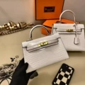 Crocodile pattern white 22cm