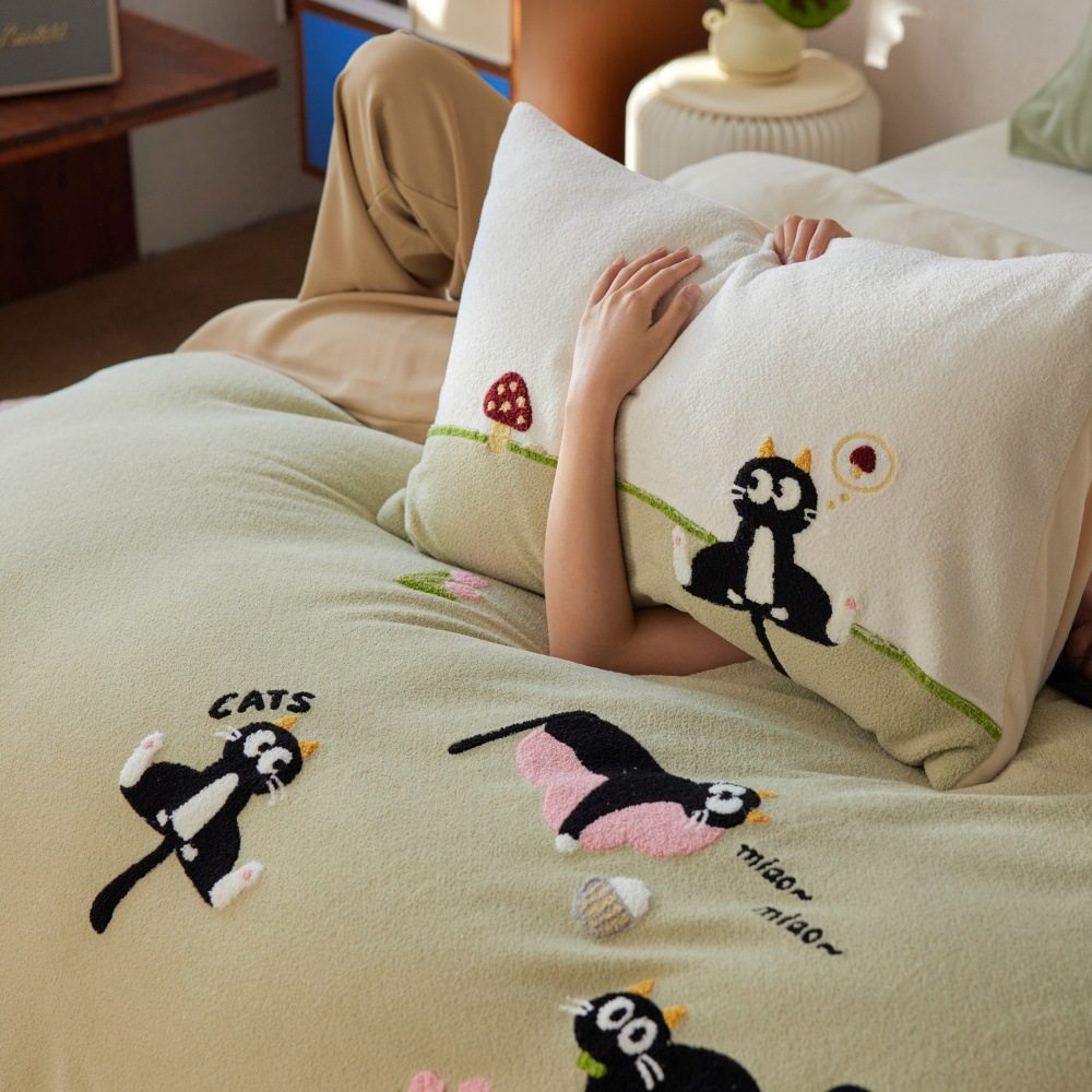 High-End Cartoon Style Infant-Grade Thickeneded Milk Velvet Four-Piece Set, Cute Towel Embroidered Three-Piece Set, Kidsren's Bedding