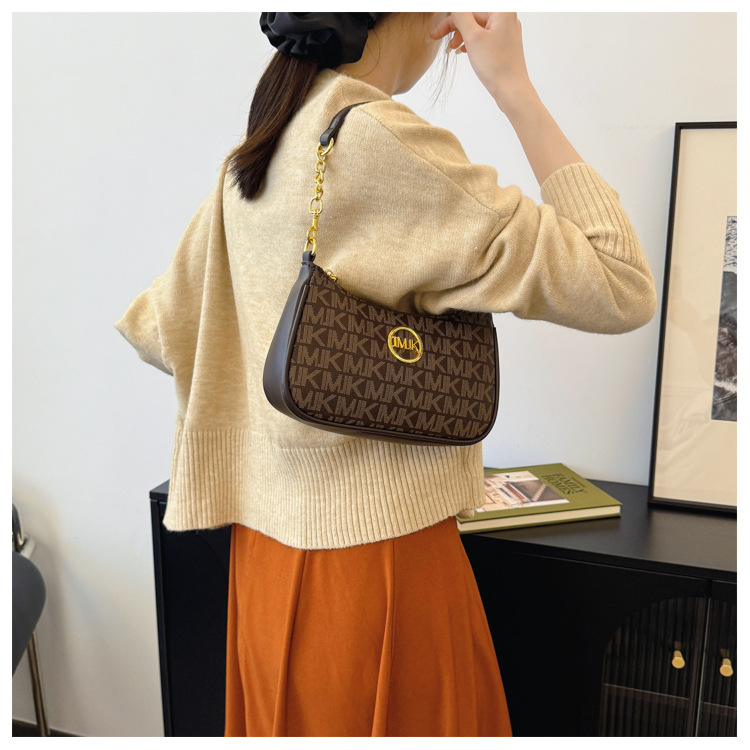 O1CN01BGnnQk1HWsMvxz3cd !!2217462030766 0 cib