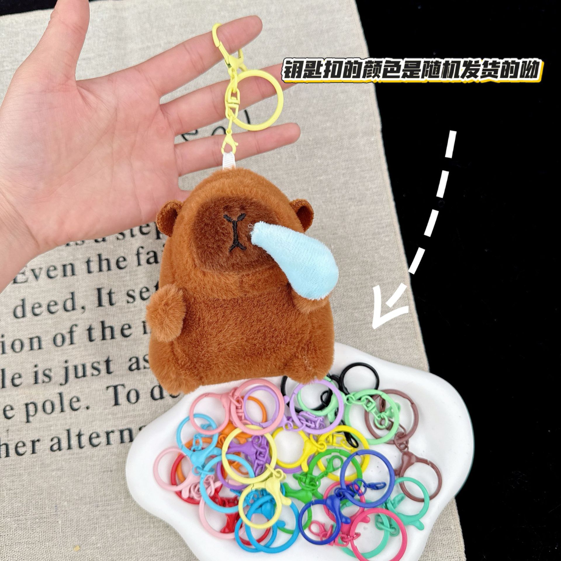 可爱卡皮巴拉公仔水豚鼠毛绒玩具玩偶钥匙扣书包挂件抓机娃娃批发