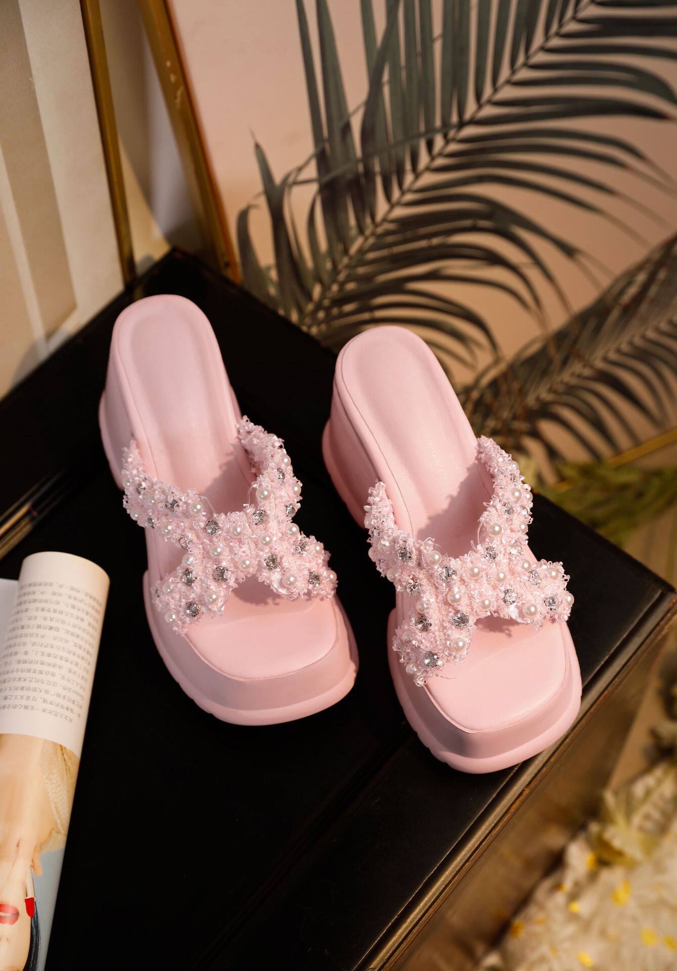 Dép sandal nữ quai chữ V đơn giản phong cách Chanel 2023 — Đen, Hồng, Trắng chi tiết 20