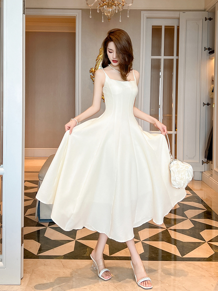 (Mới) Mã A0553 Giá 1290K: Áo Hai Dây Nữ Chtdng Dáng Chữ A Hàng Mùa Hè Hai Dây Hở Vai Thời Trang Nữ Chất Liệu G04 Sản Phẩm Mới, (Miễn Phí Vận Chuyển Toàn Quốc).