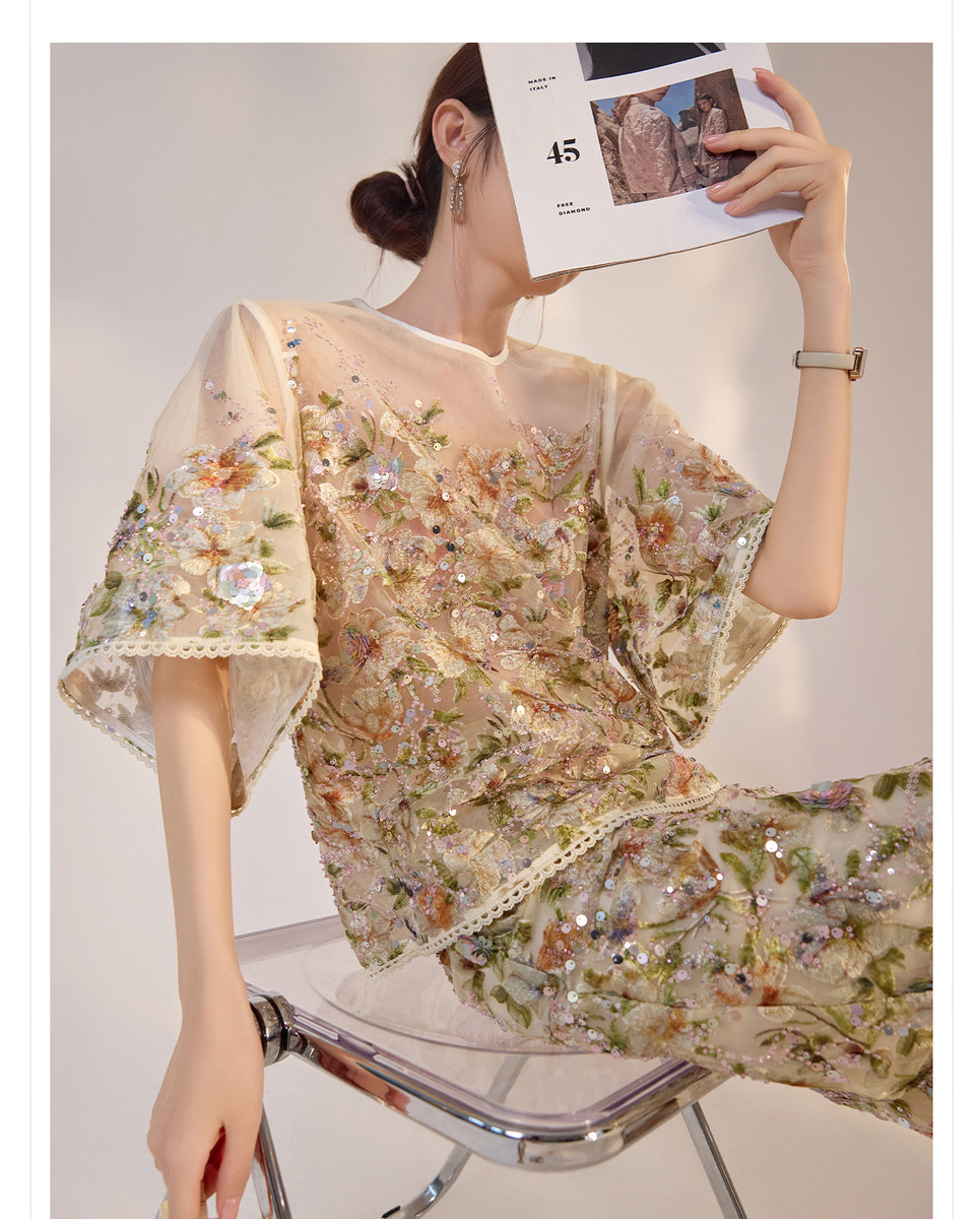 Bộ đôi áo thêu hoa và chân váy lưng cao phối ren lấp lánh — Váy thêu (giao hàng trong 7 ngày), Váy thêu (giao hàng trong ngày), Áo thêu (giao hàng trong 7 ngày), Áo thêu (giao hàng trong ngày)