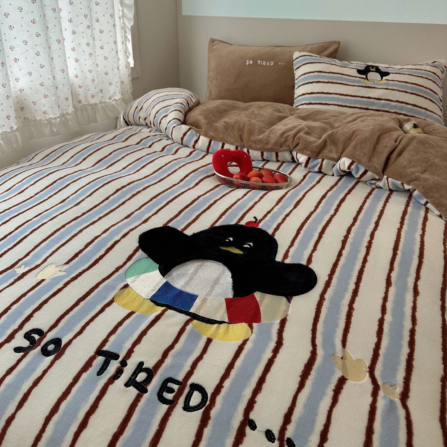 Autumn and winter thick warm milk velvet four-piece set cute kitten cartoon simple coral velvet quilt cover bed sheet three-piece set