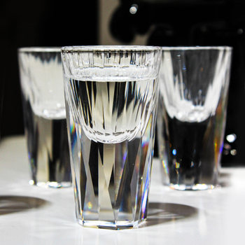 High-end Hand-carved K9 Crystal Glass Household Spirits Liquor Glass Set Light Luxury High-end Gift Giving Bullet Cup