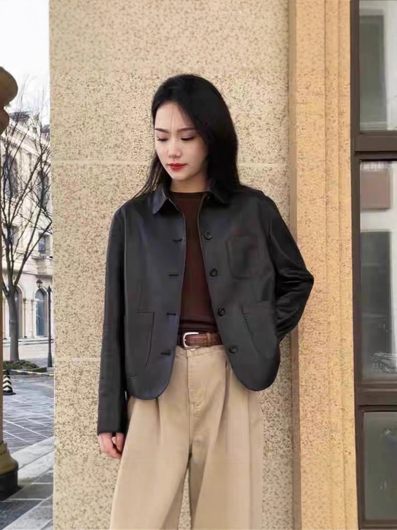 Áo khoác da cừu nữ cổ vuông dáng ngắn thanh lịch — đen