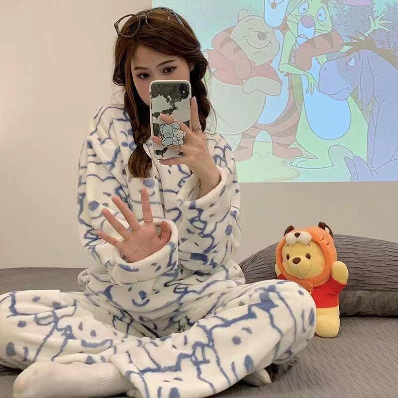 卡通甜美歪头熊同款睡衣女秋冬季珊瑚绒加厚宽松大码外贸跨境套装