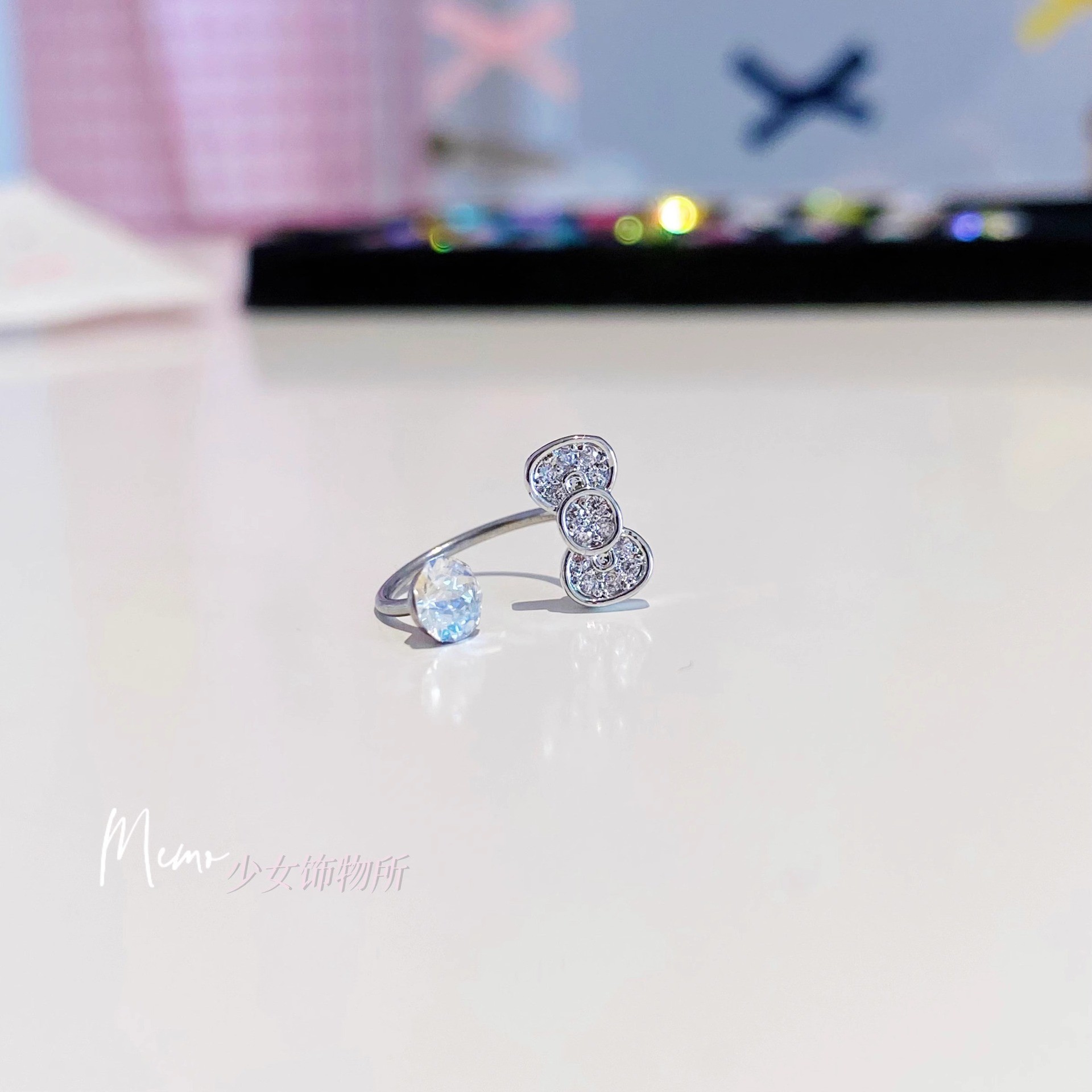 987 ムーンライトホワイト+ボウタイホースシューリング(シングル)