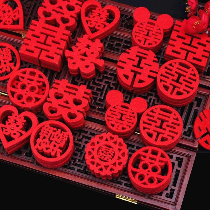 Hand-thrown wedding special wedding room decoration with the word 