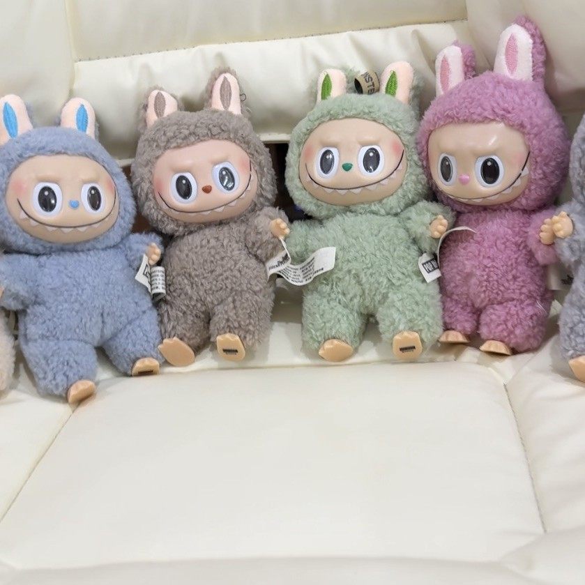 Labubu Plush Doll High-Quality Labubu Sitting Party Pendant High-Quality First and Second Generation Vinyl Doll