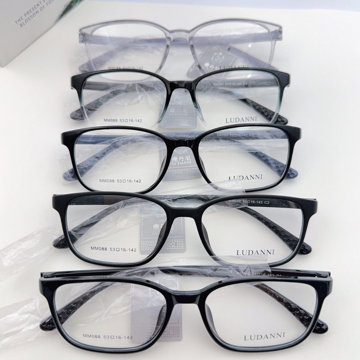 Ultra-Light Prison Glasses Tr90 New Plain Frame for Men and Women, Metal-Free Security Inspection Danyang Glasses Wholesale