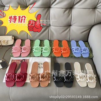 2025 New Summer Style Interlocking Cut Out Open Toe Square Toe g Family Candy Color Versatile Casual Beach Shoes for Home and Outdoor Wear