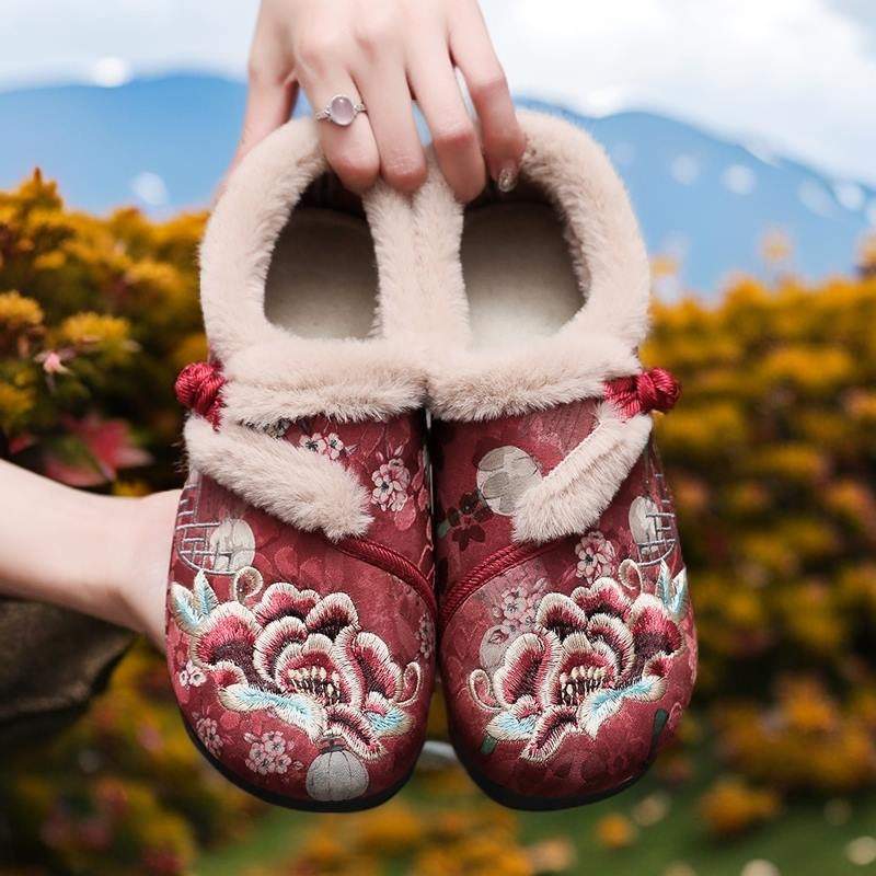 New Winter Beijing Cotton Shoes, Thickened Ethnic Middle-Aged and Elderly Soft-Soled Mother's Chinese Han Dynasty Embroidered Shoes for Women