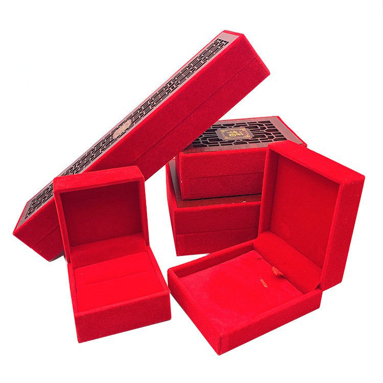 Vintage Wood carving Hollow fu character flannel packing box manufacturers can print logo gold and silver jewelry collection packing box