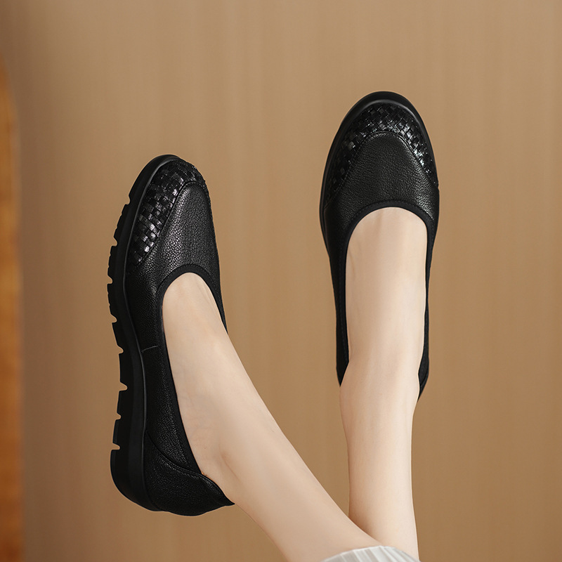 Giày lười nữ mũi tròn gót vừa 4.5cm đế cao su mềm chống trượt — màu đen, quả mơ