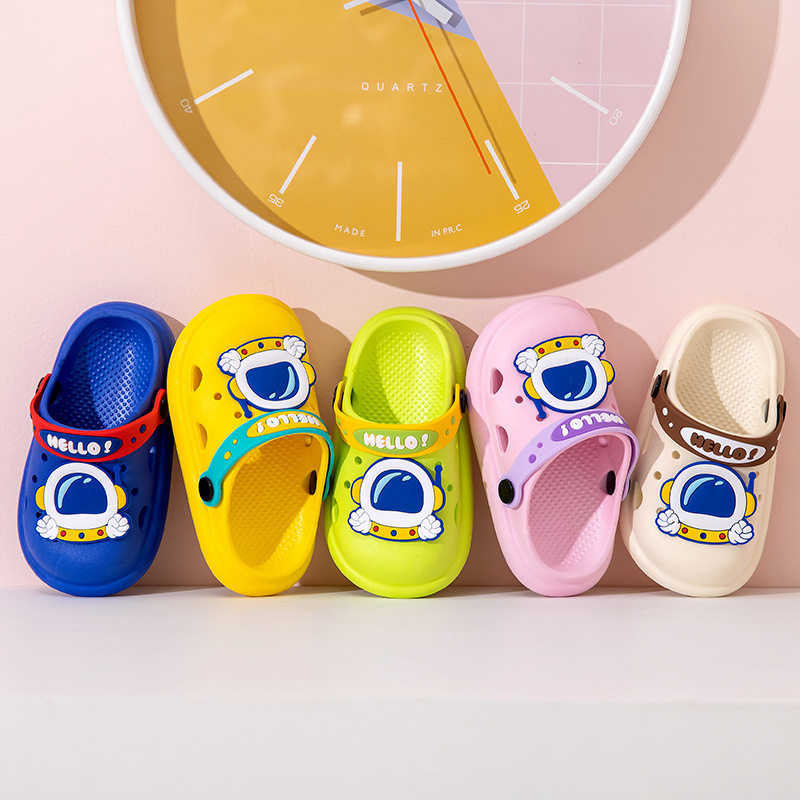 Children's Sandals and Slippers Summer Boys and Girls Infant Indoor Non-slip Soft Sole Small and Medium-sized Children's Baby Outer Wear Toe Hole Shoes