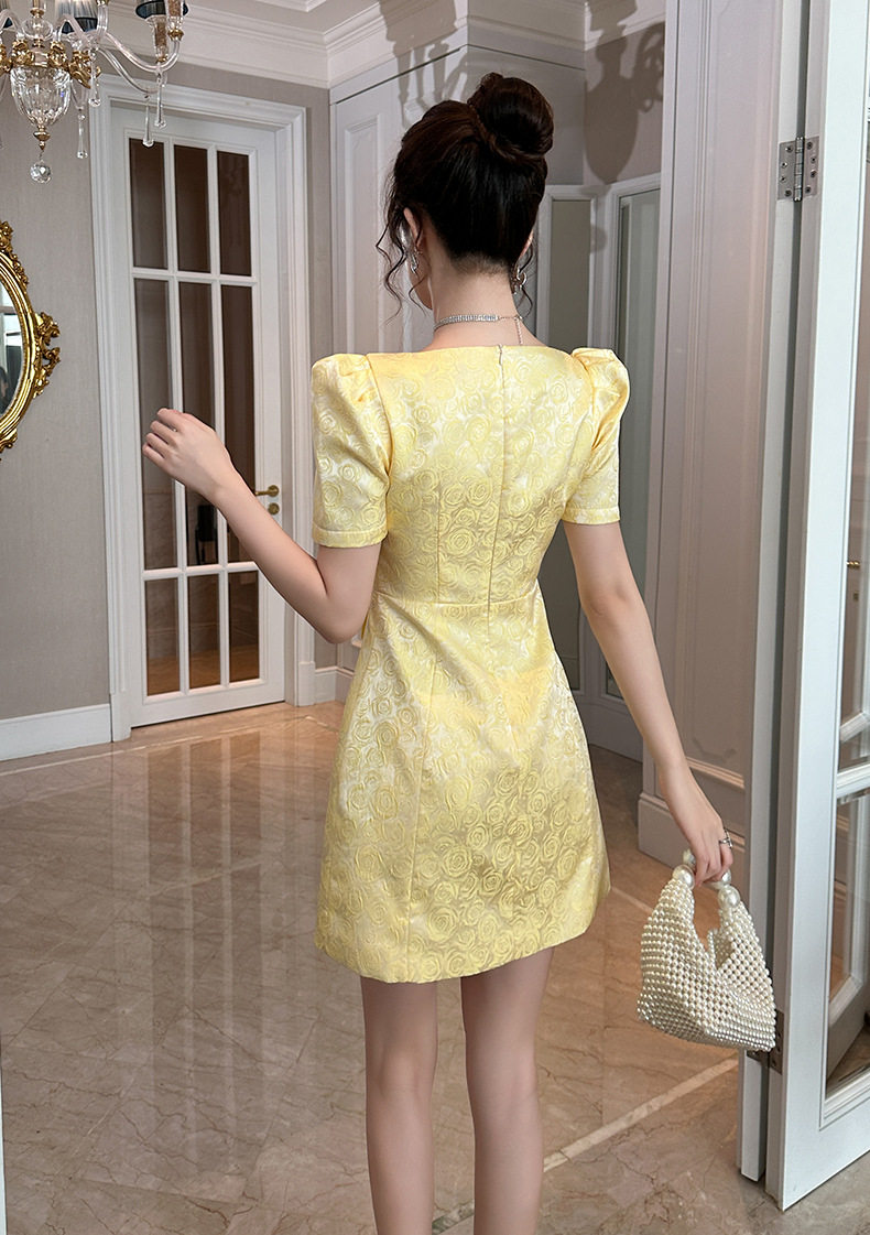 Đầm suông nữ midi cổ vuông tay bồng họa tiết hoa — [Vàng chanh] chi tiết 11