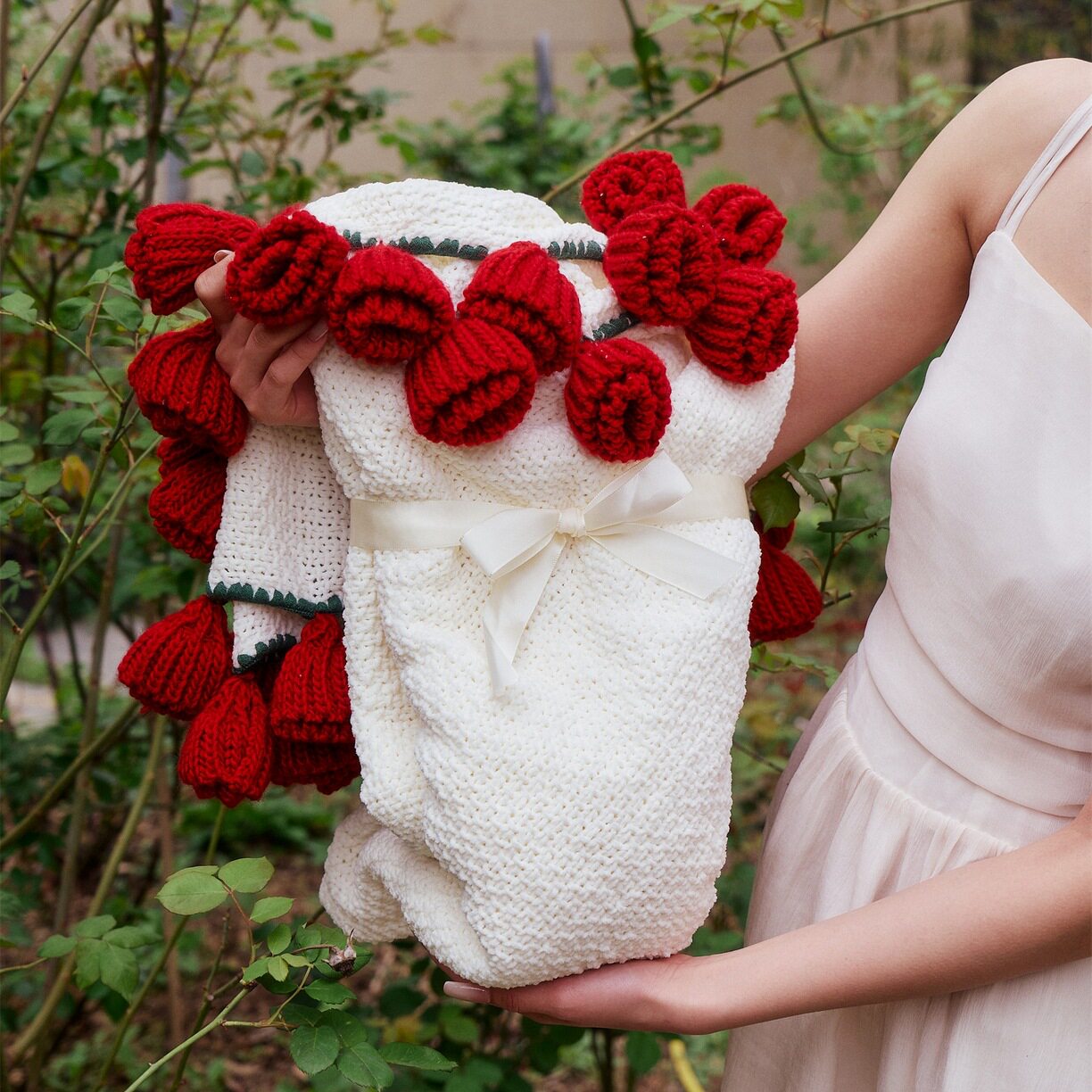 Rose Blanket, Summer Blanket, Gift Knitted Shawl Blanket, Gift for Girlfriend, Valentine's Day White Rose Bouquet