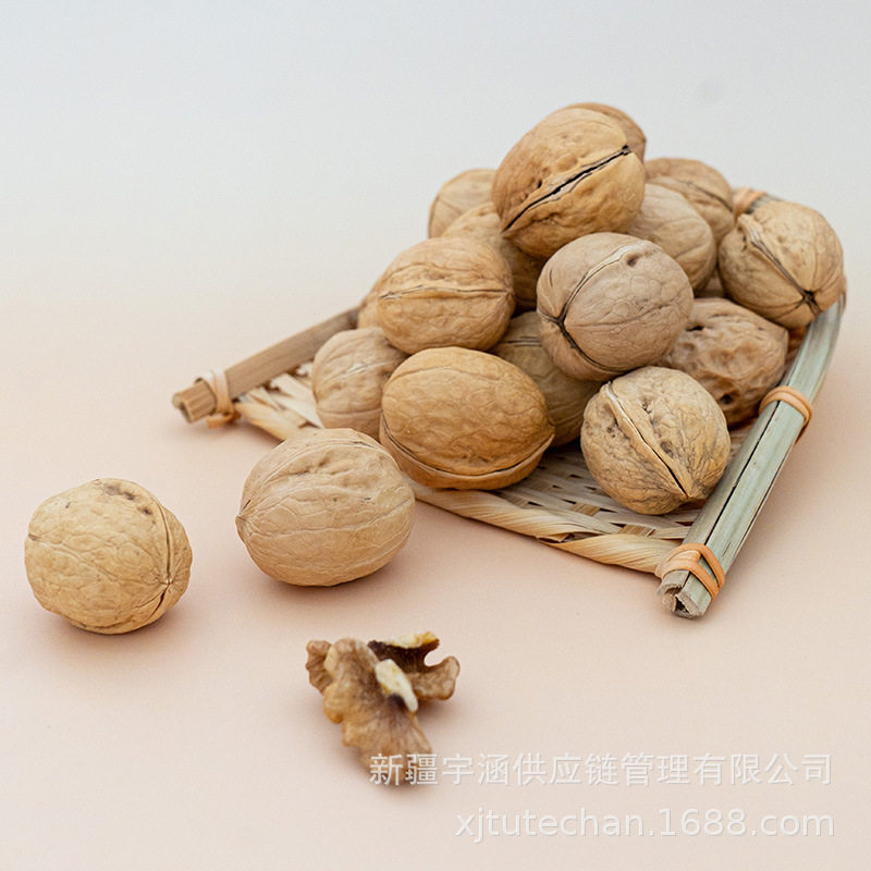 Xinjiang Original Flavor 185 Thin-Skinned Walnuts Specialty Crispy Walnuts Hand-Peeled Paper-Skin Snacks Nuts Wholesale Fragrant Crispy Bulk Pack