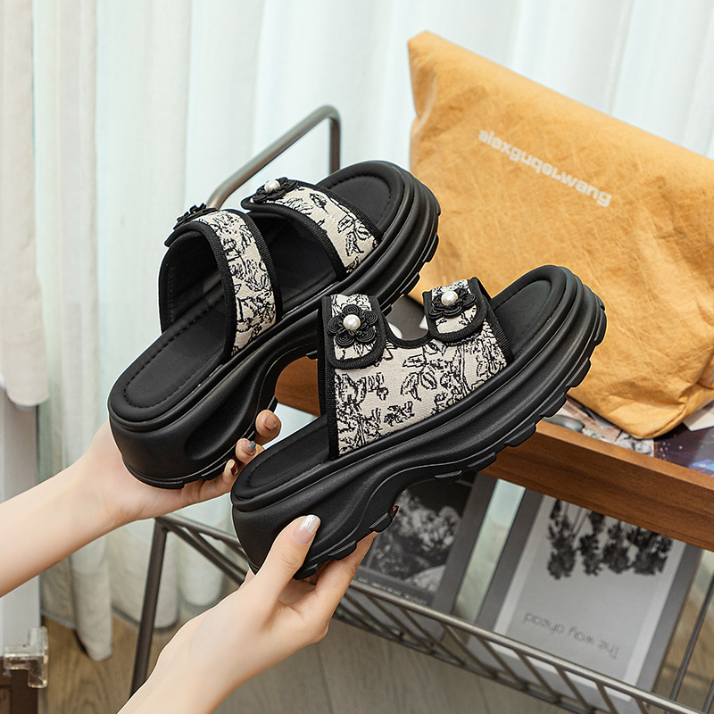 (Mới) Mã K4249 Giá 1660K: Giày Dép Lê Nữ Wetdi Kẻ Caro Hàng Mùa Hè Phục Cổ Cổ Điển Kẻ Caro Đế Cao Giày Dép Nữ Chất Liệu Da Bò G05 Sản Phẩm Mới, (Miễn Phí Vận Chuyển Toàn Quốc).