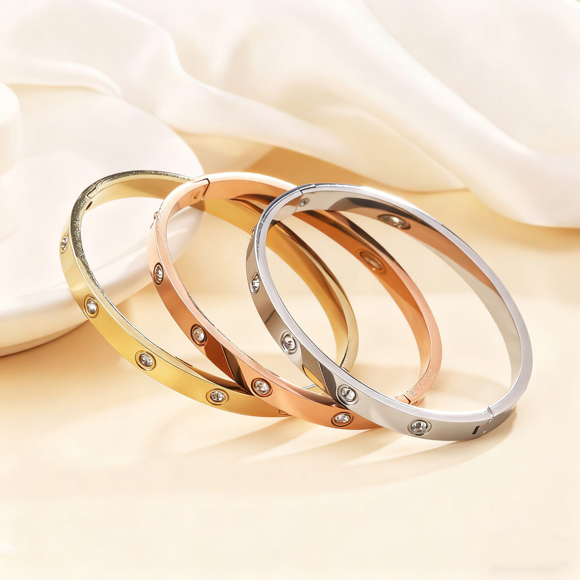 Light Luxury and High-End 6mm Non-Fading Ten-Diamond Titanium Steel Bracelet for Women, Versatile 18K Gold Baby's Breath Bracelet for Couples