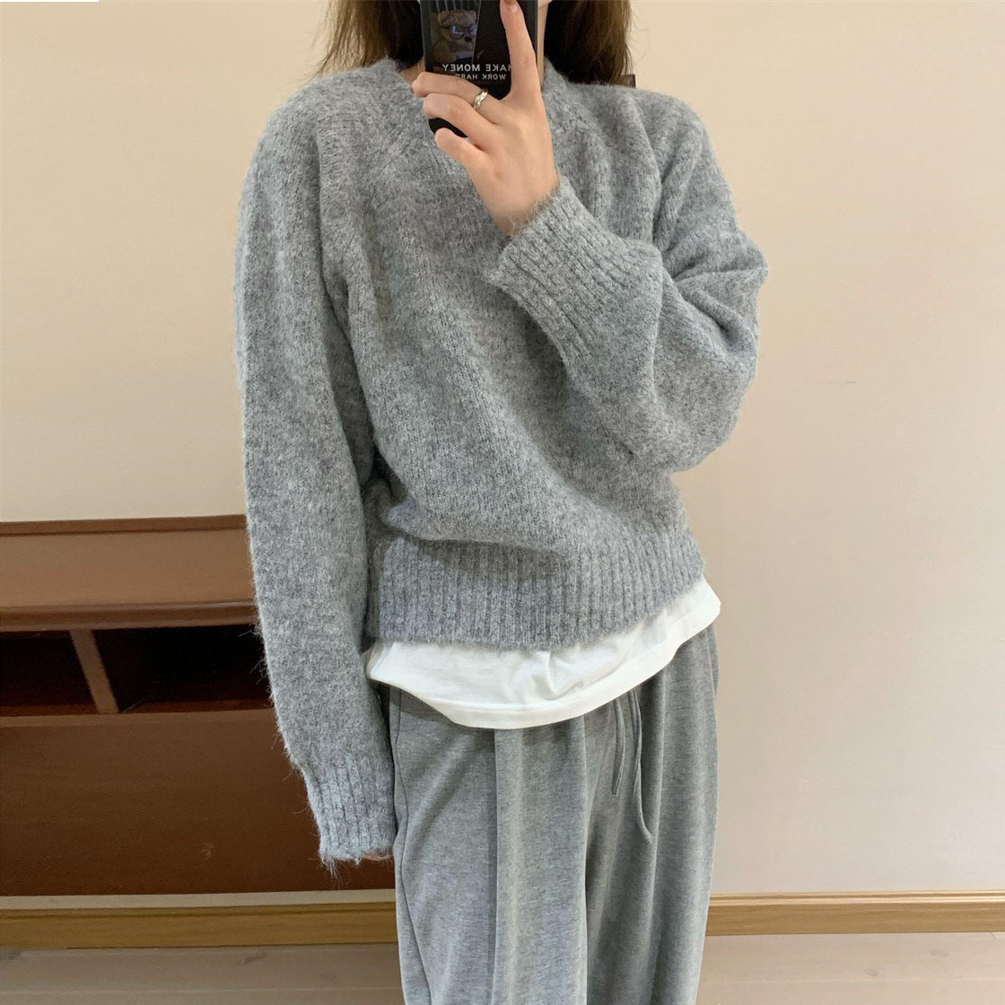 Áo len nữ cổ tròn màu trơn, item không thể thiếu trong tủ đồ thu đông