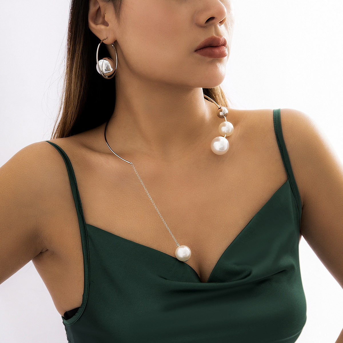 SHEIN Explosive Personalized Round Bead Necklace Niche Design Open Collar European and American Cross-border Light Luxury Imitation Pearl Necklace