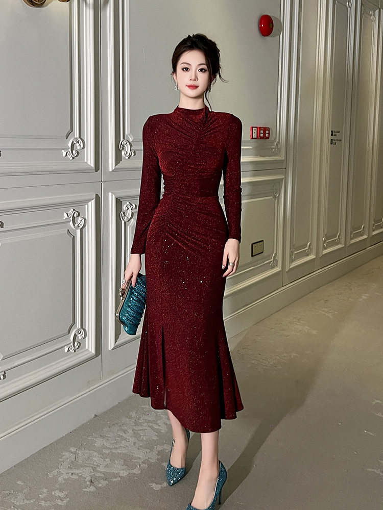 Polyester pha vải thun co giãn, bề mặt đính sequin lấp lánh