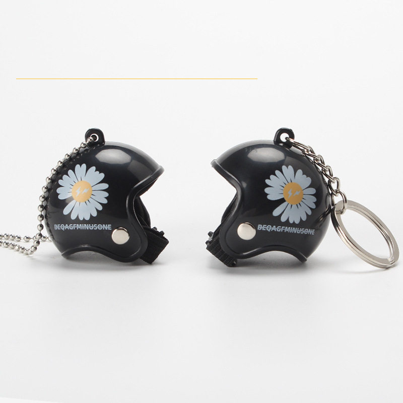 Daisy pendant broken wind duck helmet five-star helmet key chain pendant creative gift pendant key ring