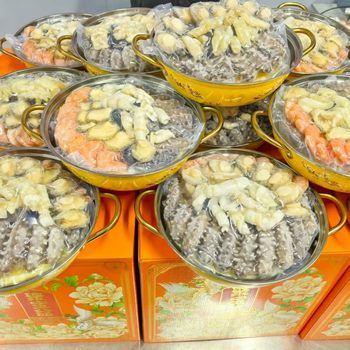 Wholesale Hong Kong-Style Large Pot Dish with Abalone and Sea Cucumber, Heated Ready-To-Eat Pre-Made Dish, New Year's Goods for 6 People, Golden Soup Buddha Jumping Wall Gift Box