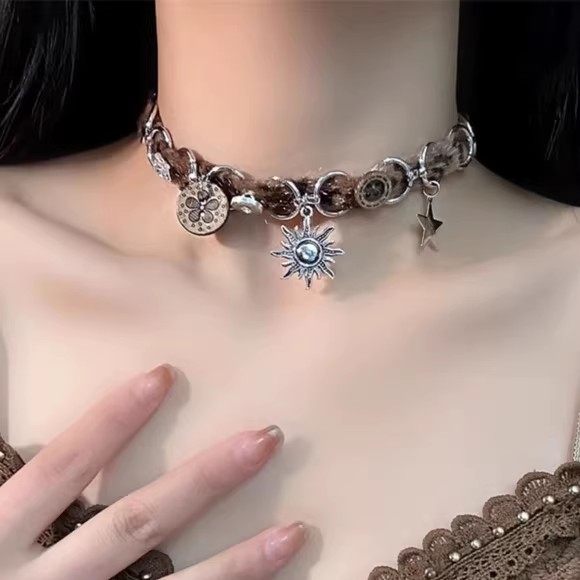 Y2K Sexy Retro Leather Metal Necklace Wrapped Choker Collar Punk Butterfly Y2K Clavicle Chain