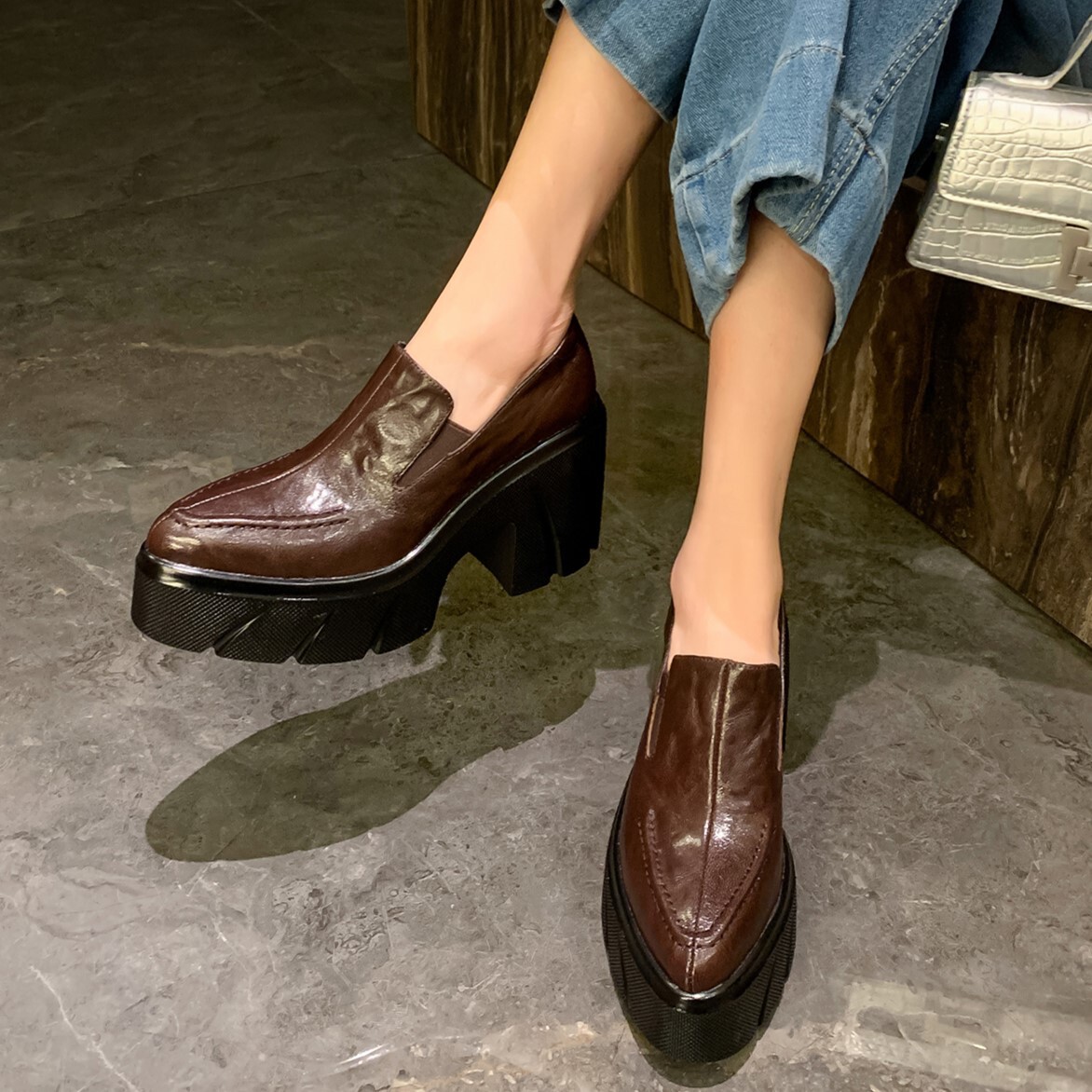 Giày lười nữ mũi nhọn gót thô 10cm đế xuồng da cừu thật — màu đen, Màu nâu