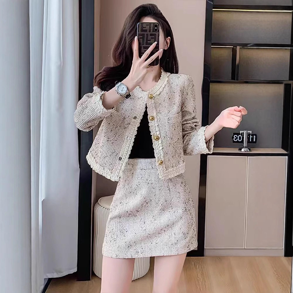 Chic Womens Two Piece Set Elegant Design Lightweight Fabric Stylish Fall Colors Perfect for Early Autumn Wear