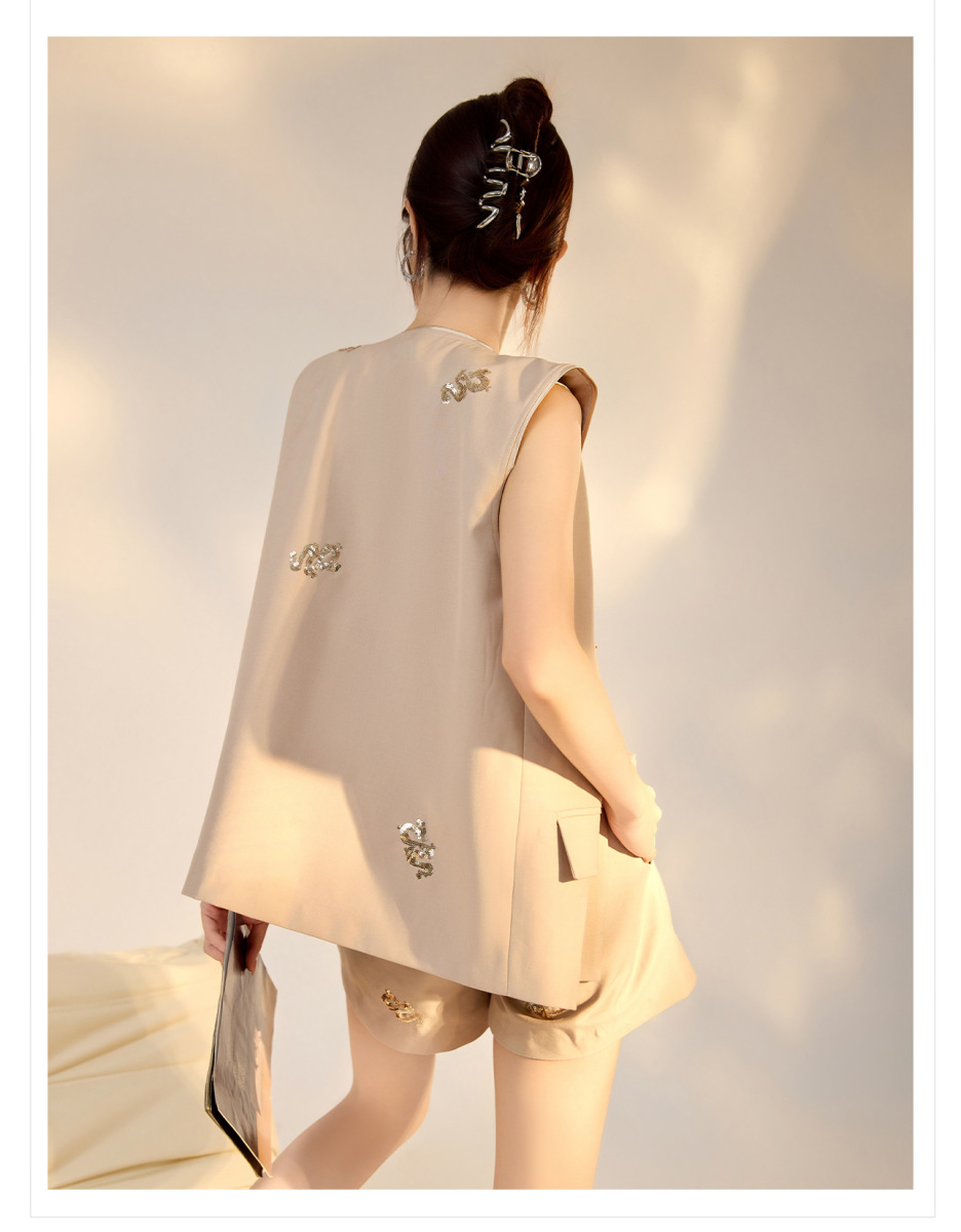 Bộ đôi áo vest không tay dáng ôm kèm quần short thêu họa tiết nữ — Quần short thêu (giao hàng trong ngày), Áo thêu (giao hàng trong ngày)