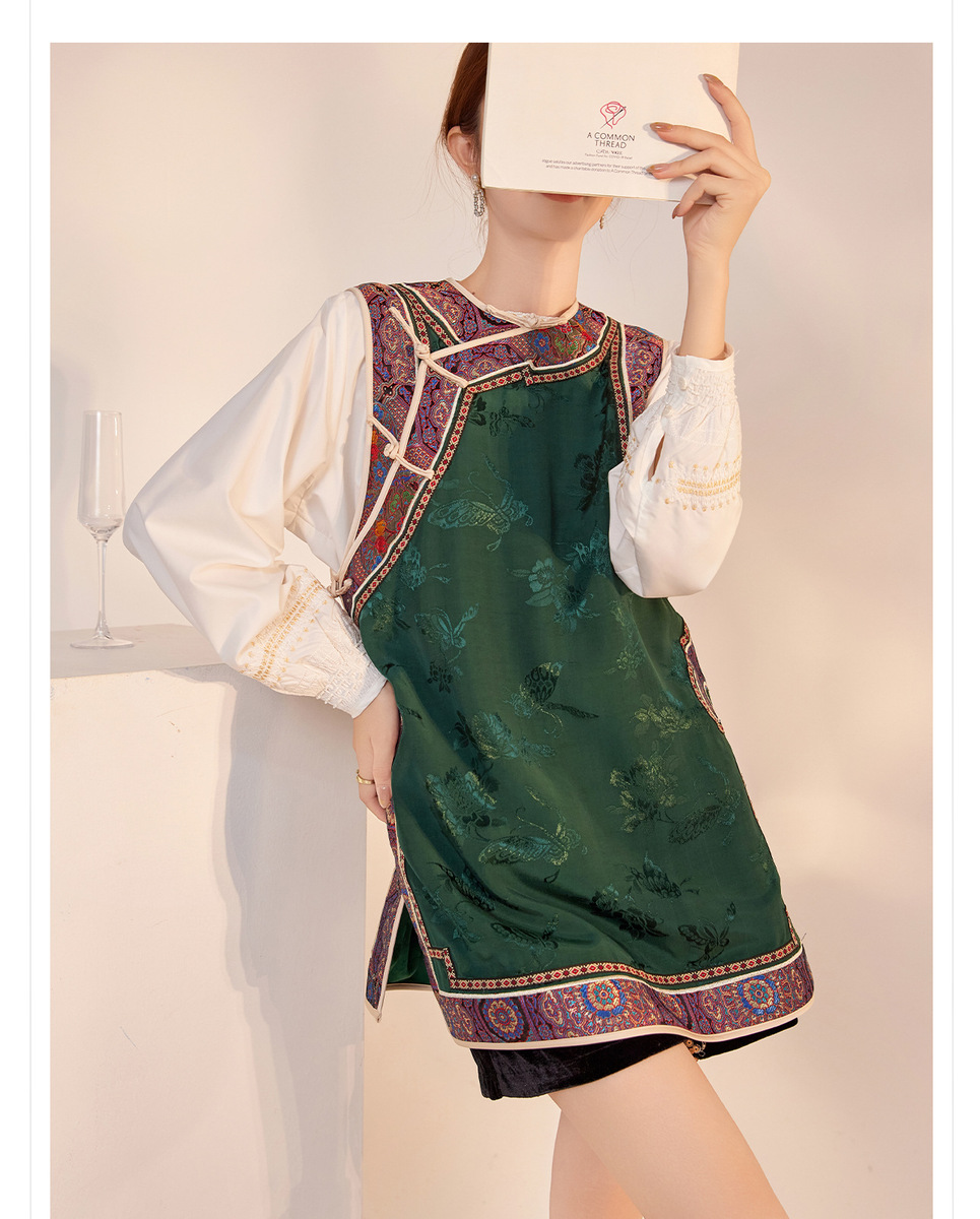 Áo vest nữ dáng trung dài màu xanh lá họa tiết hoa thêu