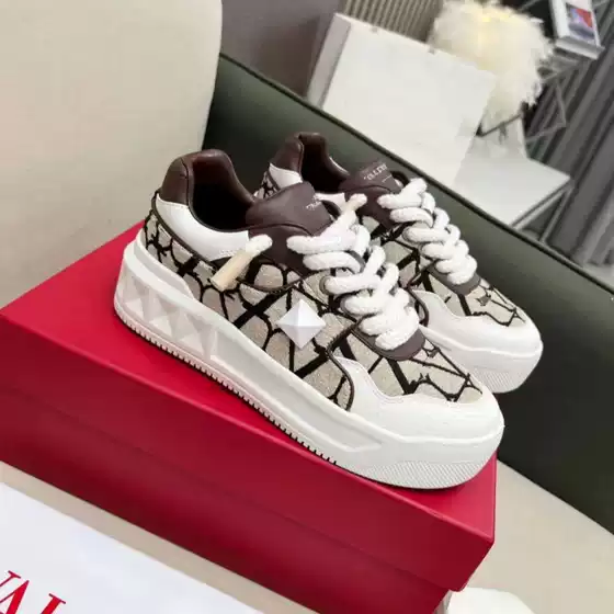 European goods V home plus size light luxury pure original rivet color matching letters small white shoes muffin thick bottom increased men's and women's lovers shoes