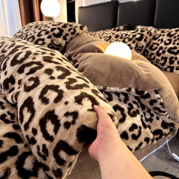 Class A High-end Autumn and Winter Milk Velvet Four-piece Set Coral Velvet Warm Thickened Rabbit Plush Bed Sheet Quilt Cover Three-piece Set 4