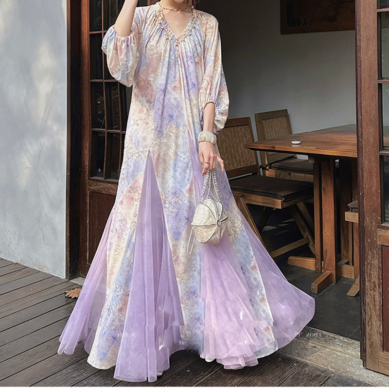Đầm dài họa tiết hoa phối voan in thủy mặc, cổ chữ V tay lỡ dáng suông — Hồng đào non, Màu trắng ngà, Thiên Thanh, Tím khói