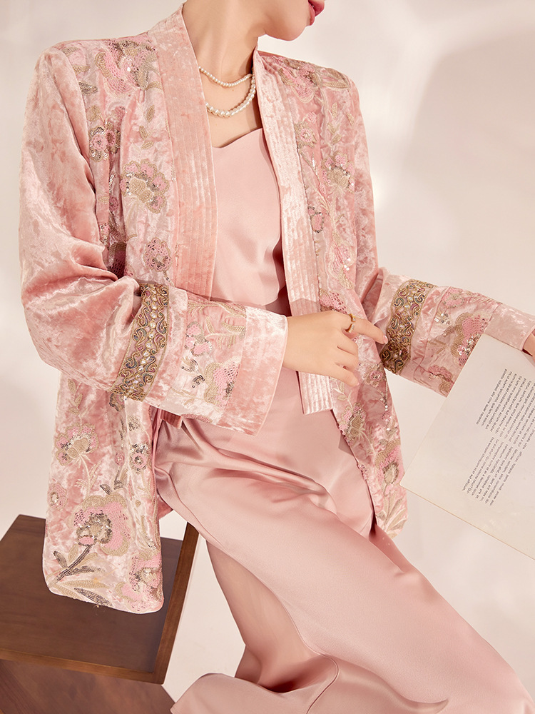 Áo khoác cardigan nữ cổ chữ V dài tay thêu họa tiết hoa lá — hồng