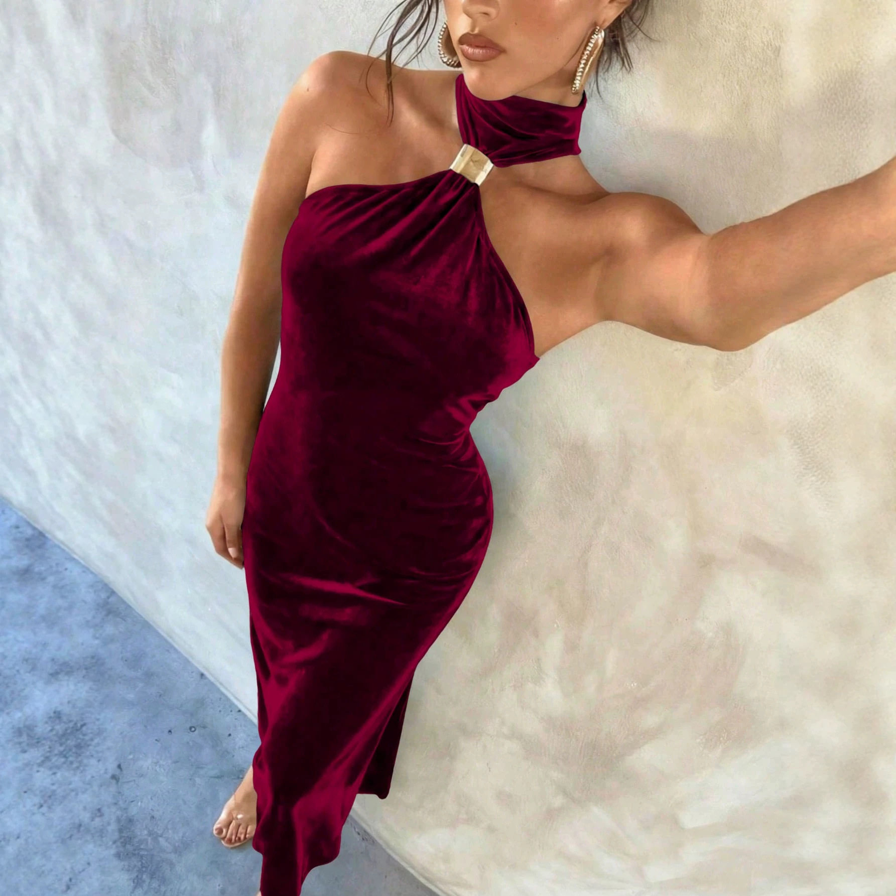 Velvet Backless Maxi Dress Metal Buckle Waist Defining Elegant Fit Evening Wear Special Occasions Wholesale
