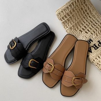 French flat slippers women's summer outdoor wear 2024 New Internet celebrity retro buckle sandals lazy leisure vacation beach shoes